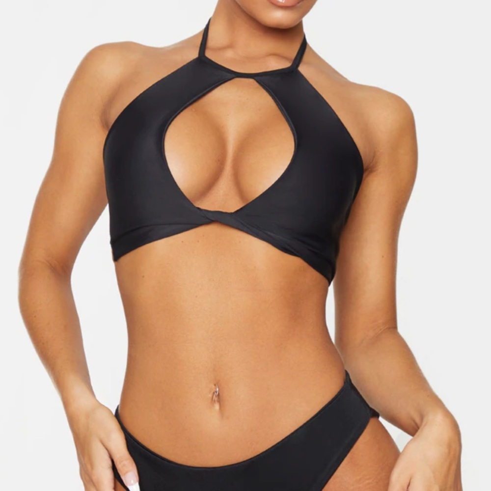 NWT: PrettyLittleThing Twist Keyhole Swim Top